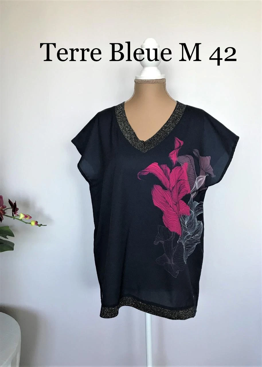 Terre Bleue M42 donker blauw met fusia en glitter bloesje  .
